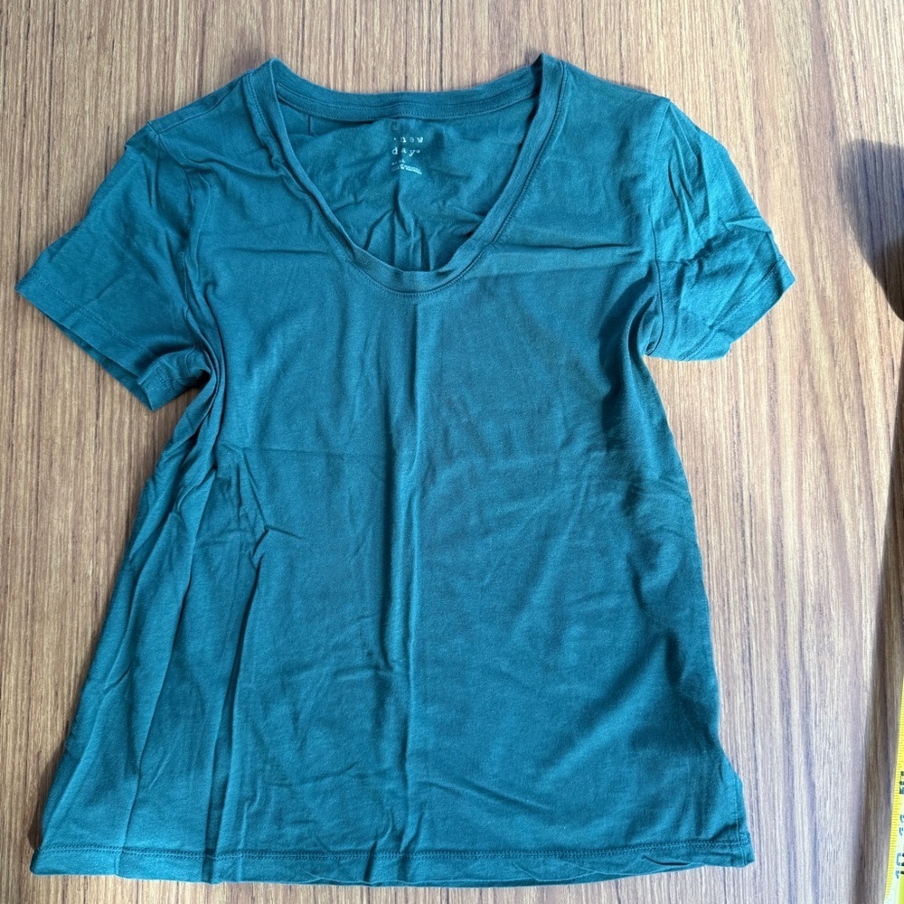 A New Day Dark Green Scoop Neck Tee Small